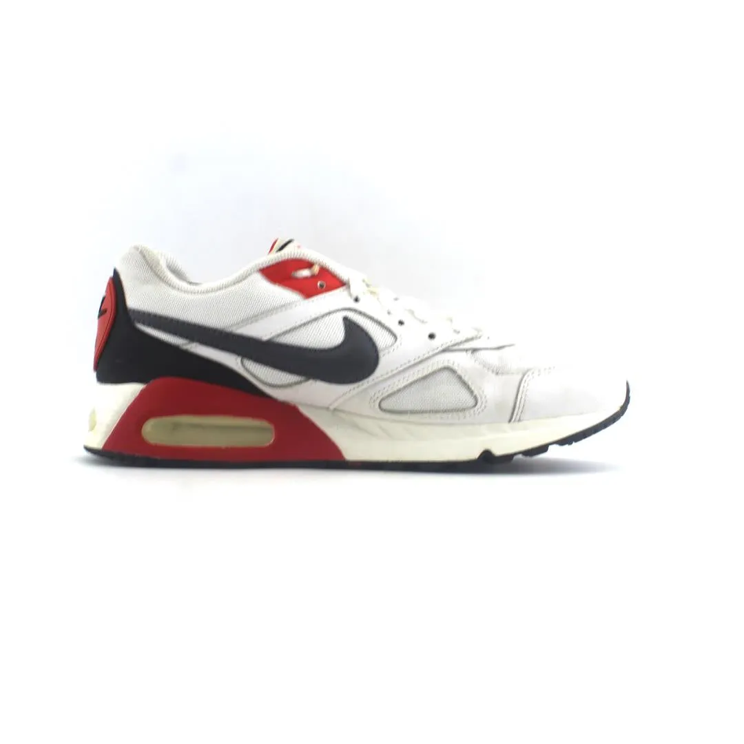 NIKE  AIR MAX IVO