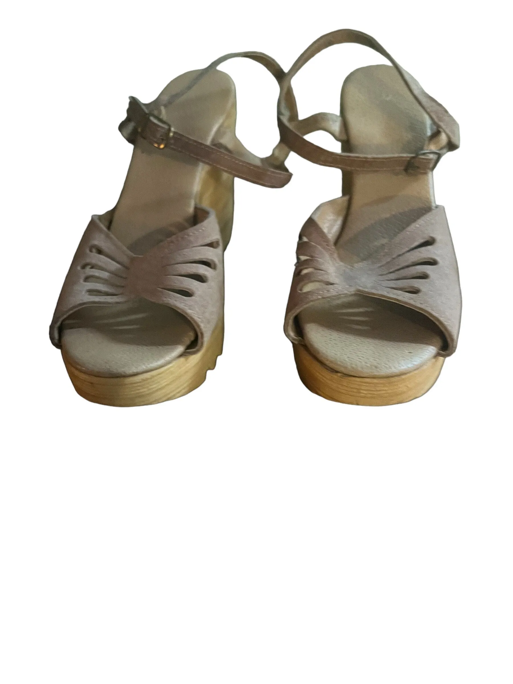 Vintage 70's tan platform shoes 6