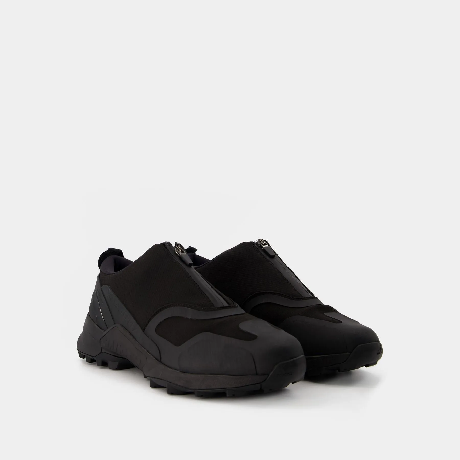 Y-3 Swift R3 Low Gtx Sneakers in Black Fabric